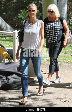 Heidi Klum observe ses enfants jouer au soccer à Brentwood avec Heidi Klum : où : Los Angeles, California, United States Quand : 27 mai 2014 Banque D'Images