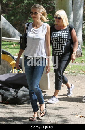 Heidi Klum observe ses enfants jouer au soccer à Brentwood avec Heidi Klum : où : Los Angeles, California, United States Quand : 27 mai 2014 Banque D'Images