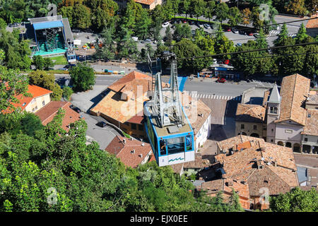 Saint-marin. San marino - août 08, 2014 : funiculaire menant à la forteresse de San marino. La république de Saint-Marin Banque D'Images