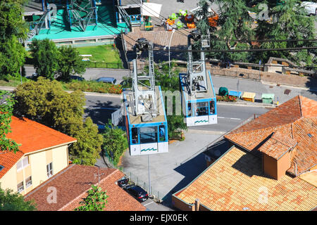 Saint-marin. San marino - août 08, 2014 : funiculaire menant à la forteresse de San marino. La république de Saint-Marin Banque D'Images