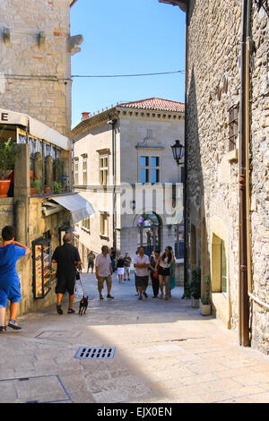 Saint-marin. San marino - août 08, 2014 : les touristes visiter la ville de Saint-Marin. La république de Saint-Marin Banque D'Images