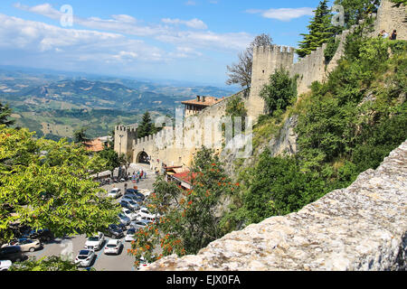 Saint-marin. San marino - août 08, 2014 : les touristes visiter la ville de Saint-Marin. La république de Saint-Marin Banque D'Images