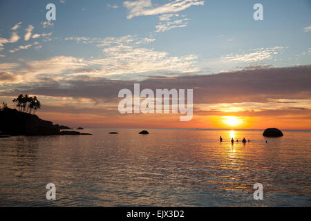 Coucher du soleil à plage de Palolem, Palolem, Goa, Inde, Asie Banque D'Images