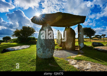 Pentre ifan, megalitic chambre funéraire néolithique pierre dolmen construit environ 3500 avant J.-C. dans la paroisse de nevern, Pembrokeshire, Pays de Galles Banque D'Images