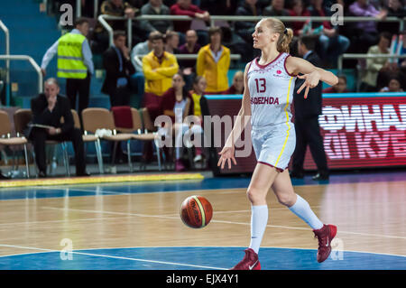 Orenbourg, région d'Orenbourg, Russie - 3 décembre 2014 : Match de l'Euroligue de basket-ball FIBA Womens' 'Nadezhda Orenbourg (région) - 'Imos' Brno (République Tchèque) Banque D'Images