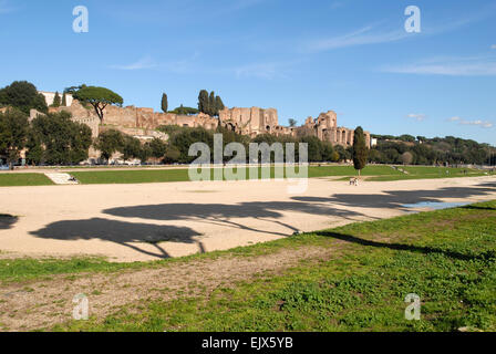 Le Circus Maximus, à Rome, avec le Palatin en arrière-plan Banque D'Images