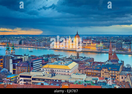 Budapest. Temps orageux sur Budapest, capitale de la Hongrie. Banque D'Images