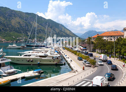 La vieille ville de Kotor et bay Banque D'Images