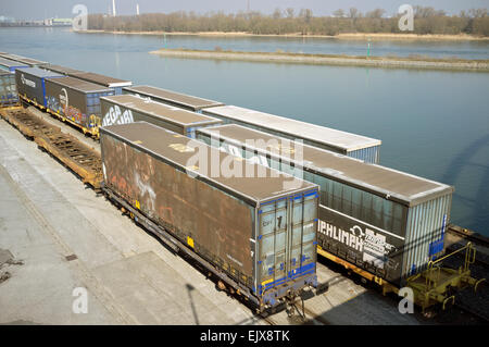 Les quais de Niehl, Cologne, Allemagne. Banque D'Images