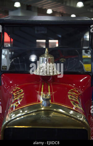 Manhattan, New York, USA. 1er avril 2015. Le chef des pompiers FDNY Modèle 1924-T Ford camion à incendie à l'affiche au 2015 New York International Auto Show, Jacob Javits Center, mercredi, 1 avril, 2015. Credit : Bryan Smith/ZUMA/Alamy Fil Live News Banque D'Images