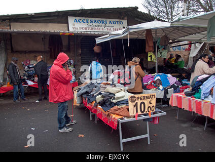 Marché aux puces de Porta Portese à Rome Banque D'Images