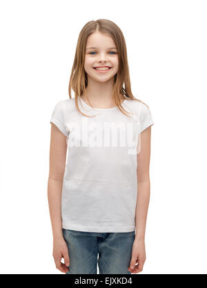 Smiling little girl in white t-shirt blanc Banque D'Images