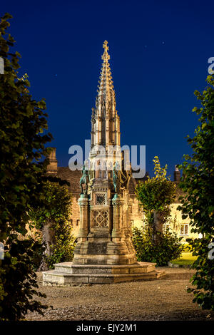 Abbaye de Sherborne, Dorset UK vu la nuit. Officiellement connu comme l'église de l'abbaye de St Marie la Vierge. Banque D'Images