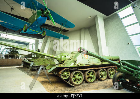 MINSK, BELARUS - 28 août 2014 : l'exposition d'armes et d'équipement dans le musée de la Grande guerre patriotique de Belar Banque D'Images