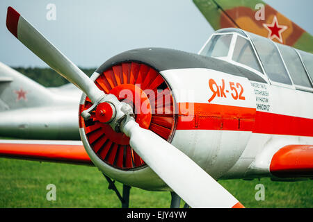 BOROVOE, BÉLARUS - June 04, 2014 : le Yakovlev Yak-52 a été conçu à l'origine en tant qu'entraîneur acrobatique pour les étudiants dans les Républiques Banque D'Images