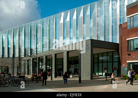 La Manchester Metropolitan University Business School (Feilden Clegg Bradley, 2012), Oxford Road, Manchester, England, UK Banque D'Images