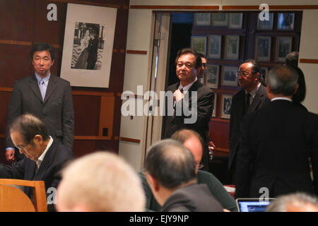 Hidetoshi Kiyotake et Minoru Tanaka lancer le FCCJ La liberté de la presse à la remise des prix correspondant étranger's Club du Japon le 2 avril, 2015 à Tokyo. Les journalistes Kiyotake Tanaka et assister à un événement à Tokyo's FCCJ pour expliquer pourquoi ils lancent le FCCJ La liberté de presse Prix cette année. Selon les deux journalistes d'investigation de la liberté de la presse au Japon est menacé. En 2010, Reporters sans frontières a classé le Japon 11e rang sur 80 pays dans son index mondial de la liberté de la presse, mais en février 2015, le Japon s'est classé 61ème. Une raison pour cela est la nouvelle loi a introduit des secrets d'état Banque D'Images