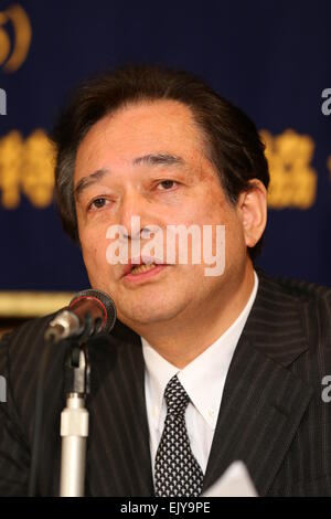 Hidetoshi Kiyotake et Minoru Tanaka lancer le FCCJ La liberté de la presse à la remise des prix correspondant étranger's Club du Japon le 2 avril, 2015 à Tokyo. Les journalistes Kiyotake Tanaka et assister à un événement à Tokyo's FCCJ pour expliquer pourquoi ils lancent le FCCJ La liberté de presse Prix cette année. Selon les deux journalistes d'investigation de la liberté de la presse au Japon est menacé. En 2010, Reporters sans frontières a classé le Japon 11e rang sur 80 pays dans son index mondial de la liberté de la presse, mais en février 2015, le Japon s'est classé 61ème. Une raison pour cela est la nouvelle loi a introduit des secrets d'état Banque D'Images