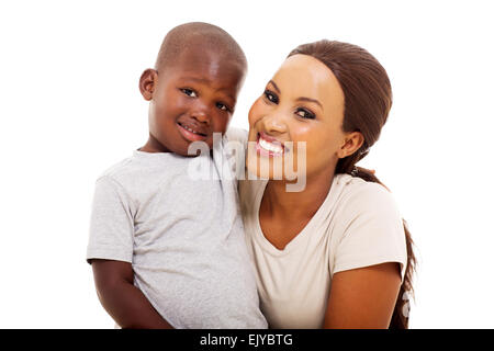 Superbe jeune femme noire avec son fils sur fond blanc Banque D'Images