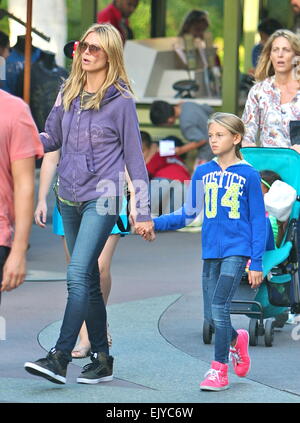 Heidi Klum prend son petit ami Vito Schnabel et les enfants à Disneyland Park comprend : Heidi Klum, Leni Samuel Où : Anaheim en Californie, California, United States Quand : 28 mai 2014 Banque D'Images