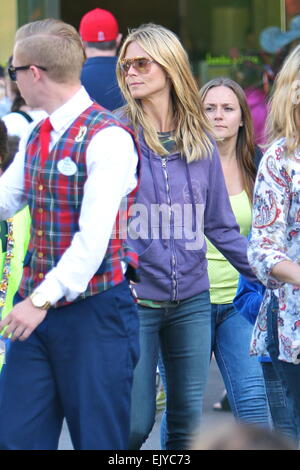 Heidi Klum prend son petit ami Vito Schnabel et les enfants à Disneyland Park comprend : Heidi Klum Où : Anaheim en Californie, California, United States Quand : 28 mai 2014 Banque D'Images