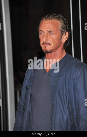 LOS ANGELES, CA - 7 janvier 2013 : Sean Penn lors de la première mondiale de son film "Gangster Squad" au Grauman's Chinese Theatre, à Hollywood. Banque D'Images