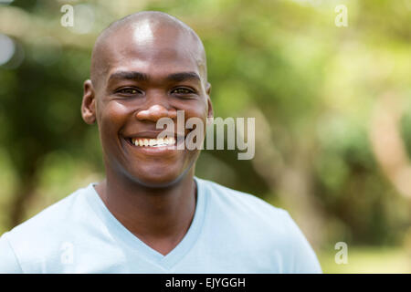 Close up portrait of young African American man outdoors Banque D'Images
