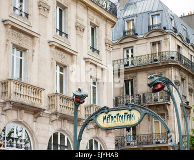 Métro Métro décoratif sign in Paris, France Banque D'Images