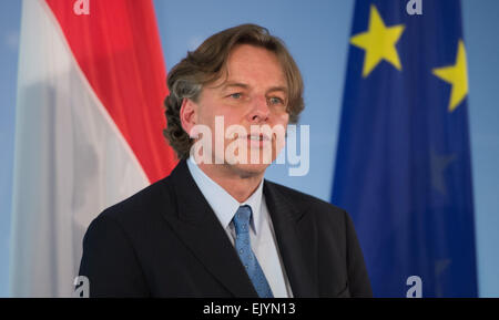 Berlin, Allemagne. Mar 25, 2015. Ministre des affaires étrangères des Pays-Bas, Bert Koenders, fournit une déclaration de Berlin, Allemagne, 25 mars 2015. Il s'est rendu à Berlin pour rencontrer son homologue allemand Frank-Walter Steinmeier. Photo : Lukas Schulze/dpa/Alamy Live News Banque D'Images