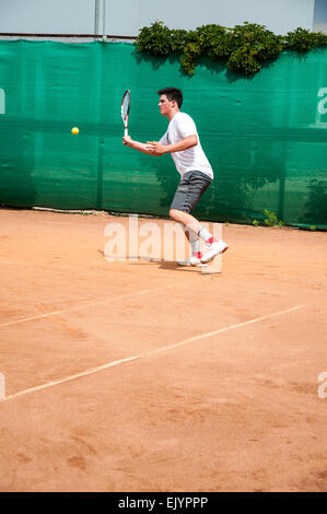 , Région d'Orenbourg, Russie, 18 juin, 2014 année. Compétitions de tennis junior Banque D'Images