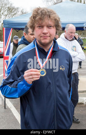 Crawley, West Sussex, UK. 06Th avr, 2015. Championnat du monde de billes tenue à la Pub dans le Greyhound West Sussex Crawly Crédit : Steve Fisher/Alamy Live News Banque D'Images