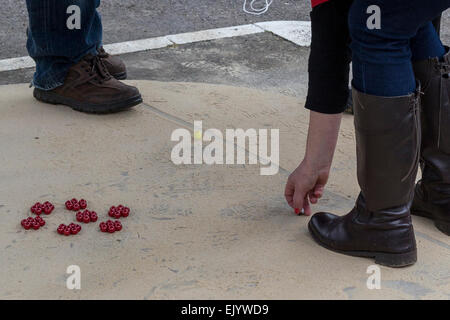 Crawley, West Sussex, UK. 06Th avr, 2015. Championnat du monde de billes tenue à la Pub dans le Greyhound West Sussex Crawly Crédit : Steve Fisher/Alamy Live News Banque D'Images