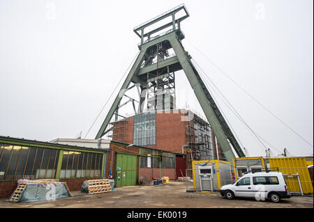 Salzgitter, Allemagne. Feb 17, 2015. L'extérieur de l'Schacht Konrad 1 stockage de déchets nucléaires dans la région de Salzgitter, Allemagne, 17 février 2015. Un dépôt de déchets nucléaires est en cours de construction à l'ancienne mine de minerai de fer. 303 000 mètres cubes de déchets radioactifs de moyenne et est autorisé à être éliminé, il y à une profondeur d'environ 1000 mètres. Photo : Spata Ole/dpa/Alamy Live News Banque D'Images