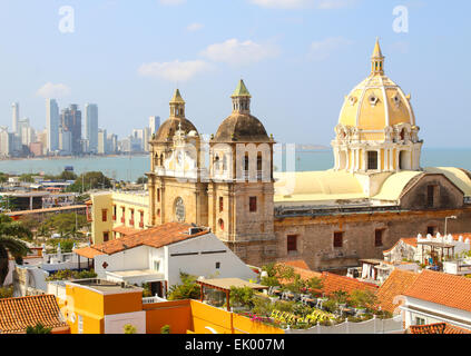 Eglise Saint Pierre Claver et bocagrande à Carthagène, Colombie Banque D'Images