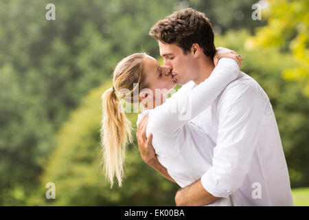 Portrait de couple romantique en plein air Banque D'Images