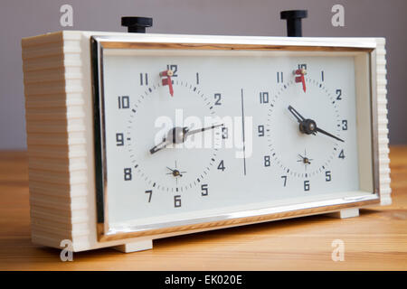 Vieille horloge mécanique pour les échecs Banque D'Images