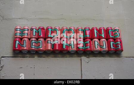 "Je fais rien" de l'art de rue des boîtes en fer sur le mur en face d'El Raval, Barcelone Banque D'Images