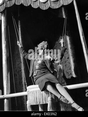 GERTRUDE LAWRENCE (1898-1952) actrice anglaise dans la comédie musicale de Broadway 1941-Dame "dans le noir" Banque D'Images