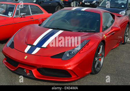 Rouge Ferrari 458 SPECIALE Coupe Banque D'Images