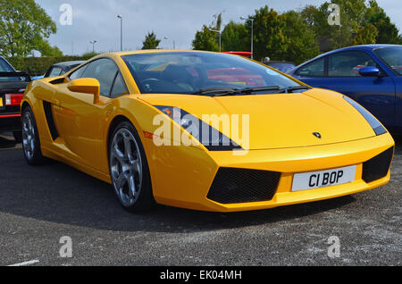 Lamborghini Gallardo jaune Banque D'Images