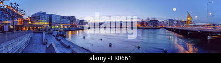 Pont du Mont-Blanc et le Rhône par nuit, Genève, Suisse Banque D'Images