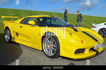 Noble M12 GTO jaune Banque D'Images