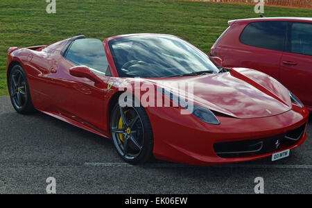 Rouge Ferrari 458 Spider Banque D'Images