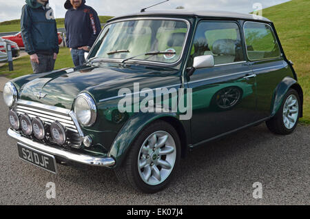 Classic British Racing Green Mini Cooper Banque D'Images