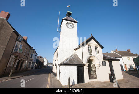 Hôtel de ville historique,tour de l'horloge,petite ville de Laugharne, célèbre pour l'association avec le poète Dylan Thomas, Carmarthenshire, Pays de Galles, de l'Ouest Banque D'Images