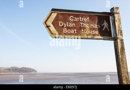 Signer, poète Dylan Thomas célèbre bateau maison donnant sur l'estuaire de la rivière Taf où il vivait.Carmarthen town, West Wales,Carmarthenshire Banque D'Images