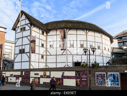 Le Globe Theatre, associé à William Shakespeare, Bankside sur la rive sud de l'Embankment, London SE1 Banque D'Images