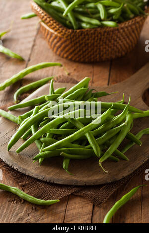 Haricots verts biologiques crus prêt à manger Banque D'Images