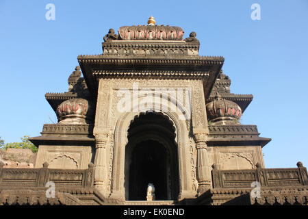 Temple de Shiva dans Ahilyabai Holkar fort, sur les rives du fleuve Narmada, Maheswar, Khargone, Madhya Pradesh, Inde Banque D'Images