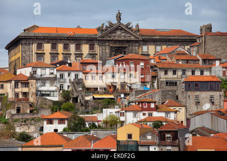 Paysage urbain de la ville de Porto au Portugal. En haut centre portugais de la photographie, du 18ème siècle, ancienne prison. Banque D'Images